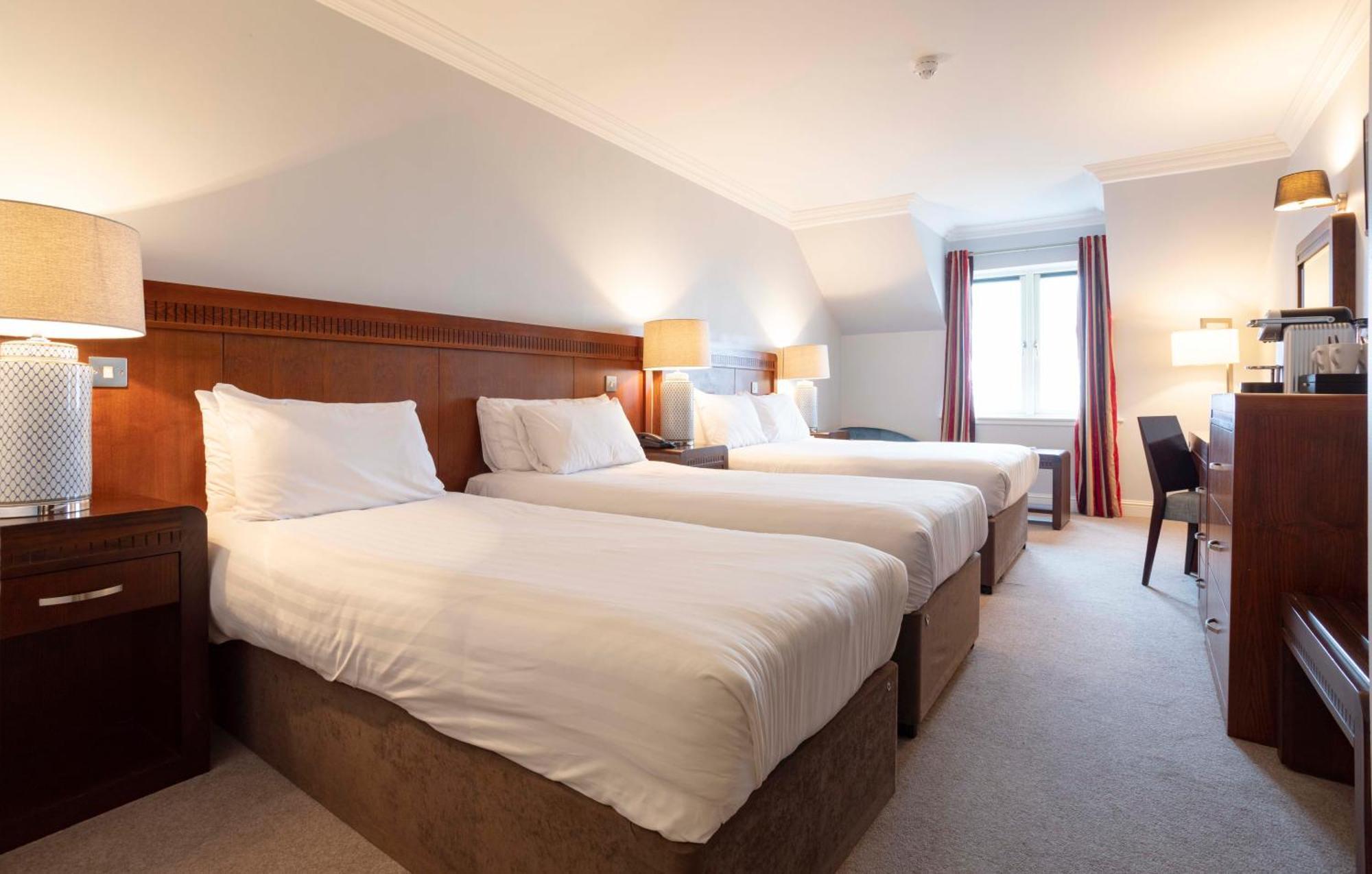 Schull Harbour Hotel & Leisure Centre Экстерьер фото